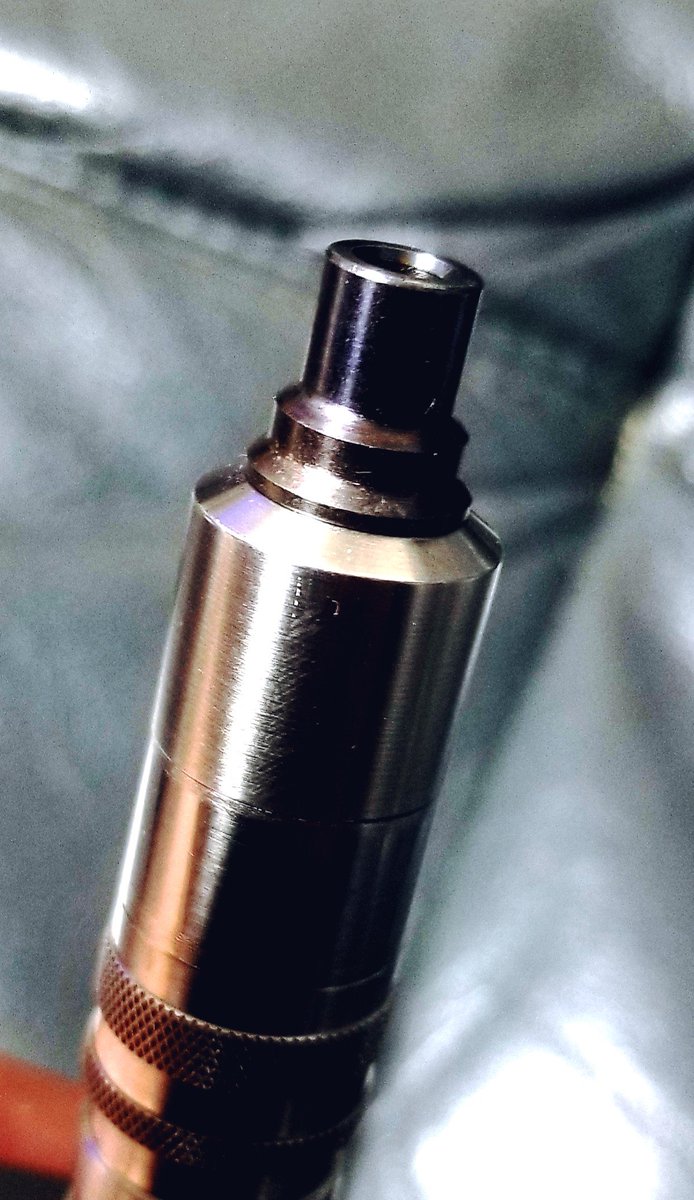SUS
焼入れ
やはり色は黒ずむかな。

それでも色目は定着されている。

#CherryBbox
#ちゃ〜ドリチ
#vape
#vape好きな人と繋がりたい
