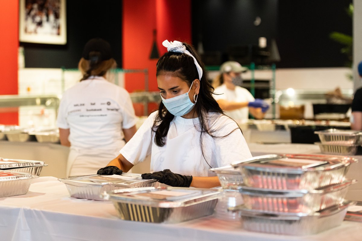 BMO's tweet photo. Over the last 3 months, MLSE’s #BringTorontoBack community meal donation program has delivered 500,000 meals to hospitals and local shelters. As the program comes to an end, we look back at this incredible effort and we’re so proud to have played a part. https://t.co/Sv1nF7DhXO https://t.co/j2lsCjNJ4c