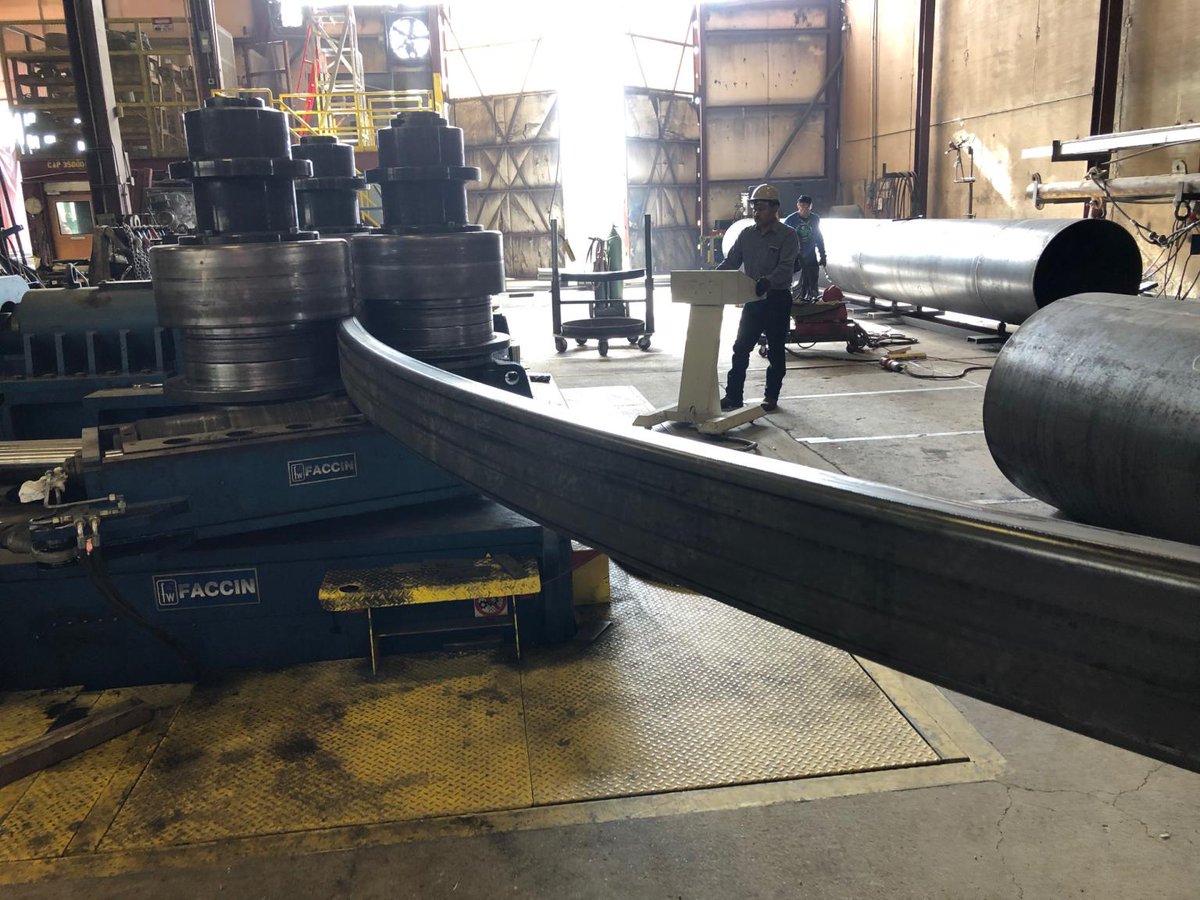 Longero_Inc's tweet photo. Rolling some large rectangular tubing today! Easy way to a large radius. Please let us know if we can quote your large rolling needs. #profilerolling #longero #hss #rectangulartube #steelfabrication #steelconstruction #metalworking #colorado #newmexico #texas https://t.co/eUTyrNMrKr