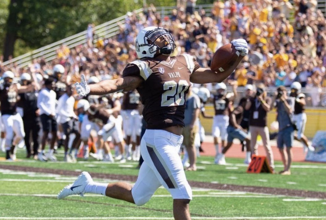 DeclanQuillin's tweet photo. Very grateful to receive my first D-1 offer at @valpoufootball. Thank you @Coach_RJG for believing in me! https://t.co/rrTgnc10ZW