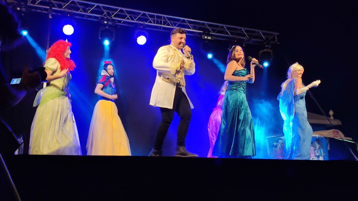 NADIRmalaga's tweet photo. #TorroxSigueSonando esta noche con Dany Cantos en #ElFaro y @_Aaronv  en #ElMorche @Ayto_Torrox #Cultura #Fiestas #Seguridad #Distancias #Niños https://t.co/a6iAH4ohlZ