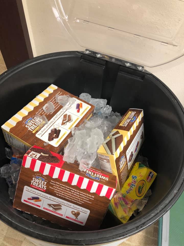 ExtracoBanks's tweet image. National Ice Cream Month + National Drive-Thru Day = ice cream for our customers in the drive-thru! 🍦🎉✨

Some of our branches surprised customers with a cold treat today. Have an awesome weekend!

#ExtracoBanks #ExtraFun #NationalIceCreamMonth #NationalDriveThruDay #TGIF