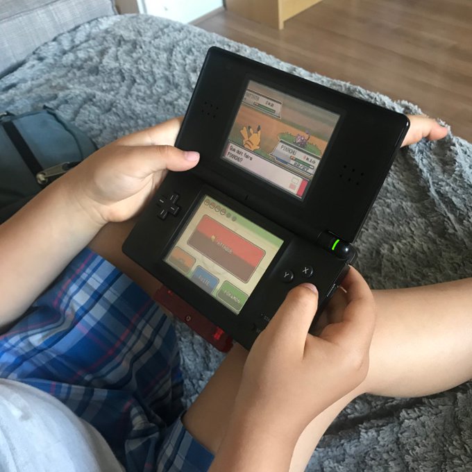 Initiation &agrave; Pok&eacute;mon pour Kebab. https://t.co/LmF4AUKuol