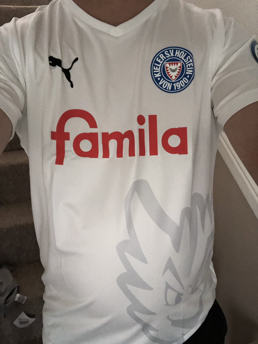 Finally got my hands on a <a href="/Holstein_Kiel/">Holstein Kiel</a> shirt! Cheers <a href="/classicshirts/">Classic Football Shirts</a> 👍🏼