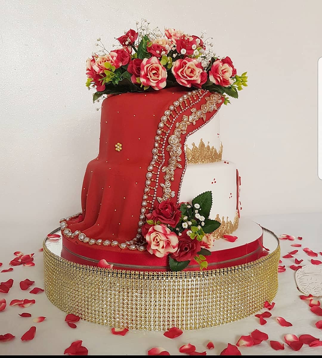Pakistani Bride on Instagram: “Beautiful burgundy dupatta detail cake  😍😍😍😍😍 via @cakes_for_you_… | Wedding cake maker, Wedding cake theme,  Wedding cake designs