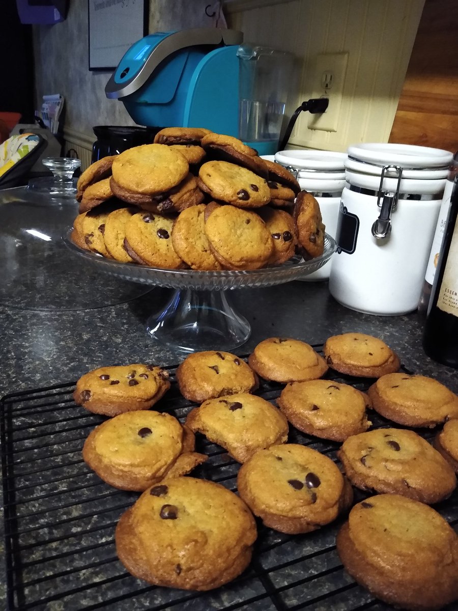 les_head's tweet photo. Can you have too many #cookies ?
We made 4 1/2 dozen! 
Who said math can't be fun and  delicious!?!
#LearningNeverStops #baking https://t.co/4MXg3c3aVQ