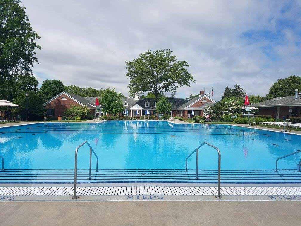 AquaticCPRNY's tweet photo. One of our amazing pools, we teach the SAFEST lifeguarding classes because of the HUGE POOLS at our many of our locations! https://t.co/ncCk9fwqSR