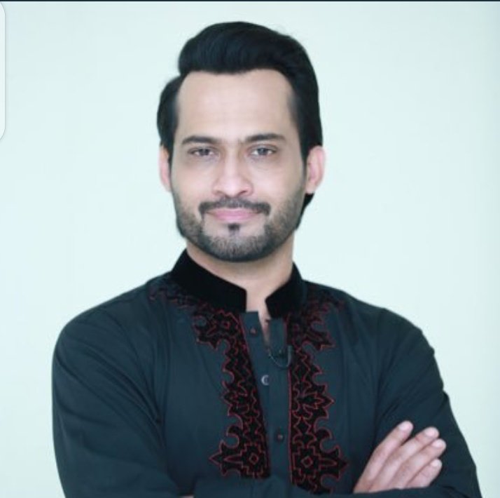 SafiAbbasi11's tweet photo. I am a NOOB but i am thankful to this guy. 
#Thankyouwaqarzaka https://t.co/7EgeRcTxAB