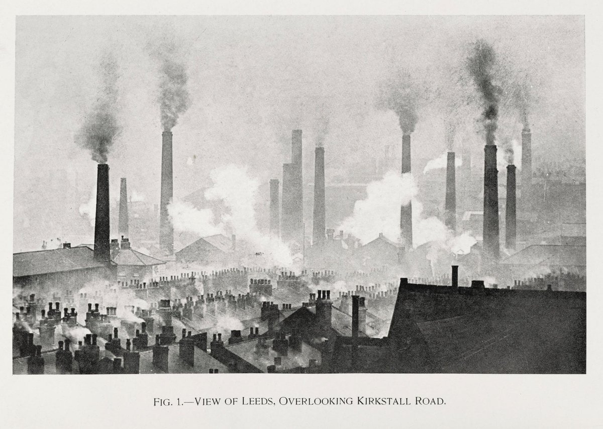 Increased industrialisation meant that by the 20th century one of the biggest threats to public health was air pollution. It led to people in some of the worst-affected cities adopting ‘smog masks’.  #facecoverings