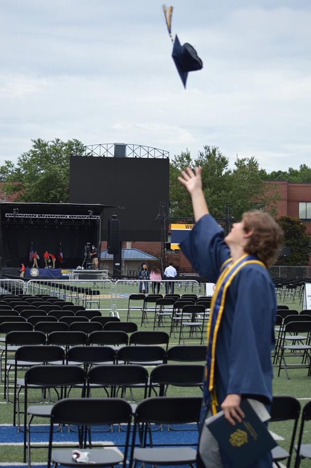 lisacaseyart's tweet photo. Thanks @pegillihan and @CobbSchools for making graduation happen! Lifetime memories for the Class of 2020, from the bottom of my heart, thank you! #wheelerhigh https://t.co/dUAvrWT17g