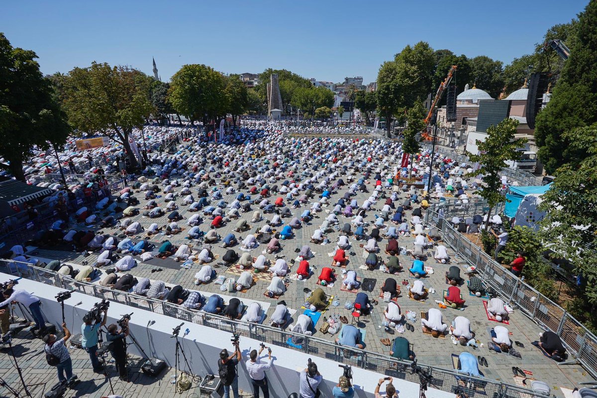 #AyasofyaCamii’nin açılışına katılan İstanbullu hemşehrilerime, yurt içinden ve yurt dışından teşrif eden bütün misafirlerimize gösterdikleri sabır ve anlayış için şükranlarımı sunuyorum.

Allah hepinizden razı olsun.