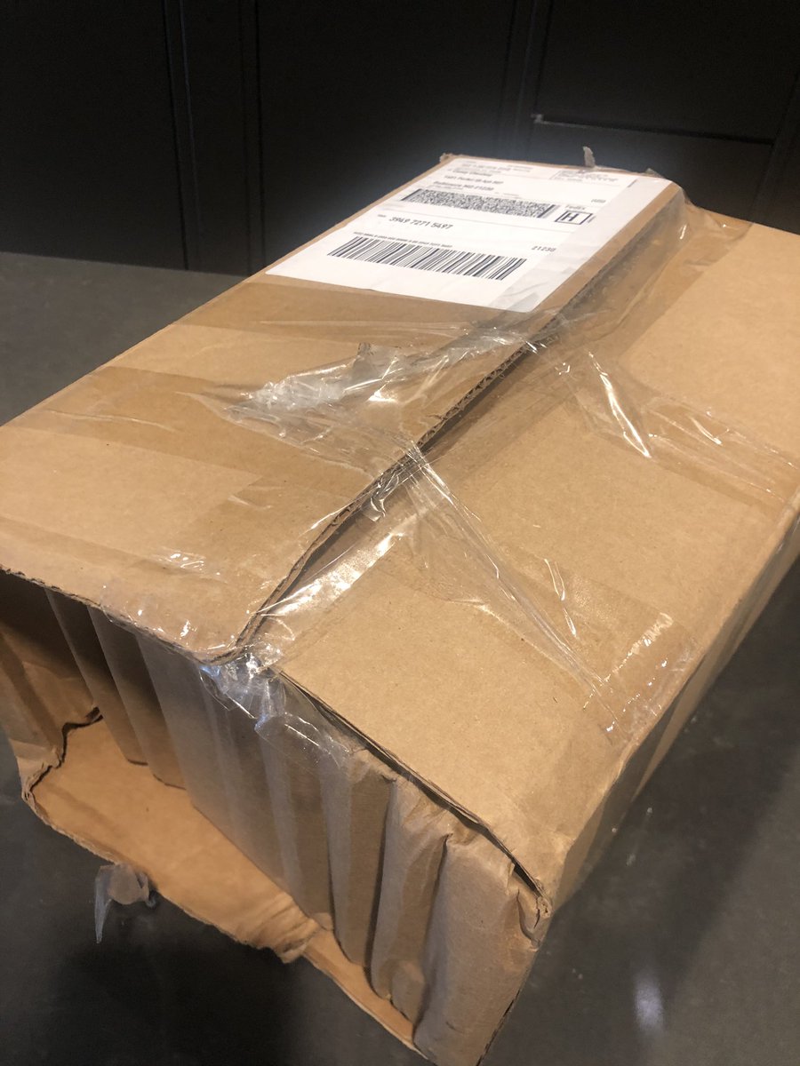 caseyjean__'s tweet photo. @DICKS Wow not the packaging job I was expecting. These poor shoes went through a lot apparently.🧐🧐 https://t.co/s3OUKhyYCA