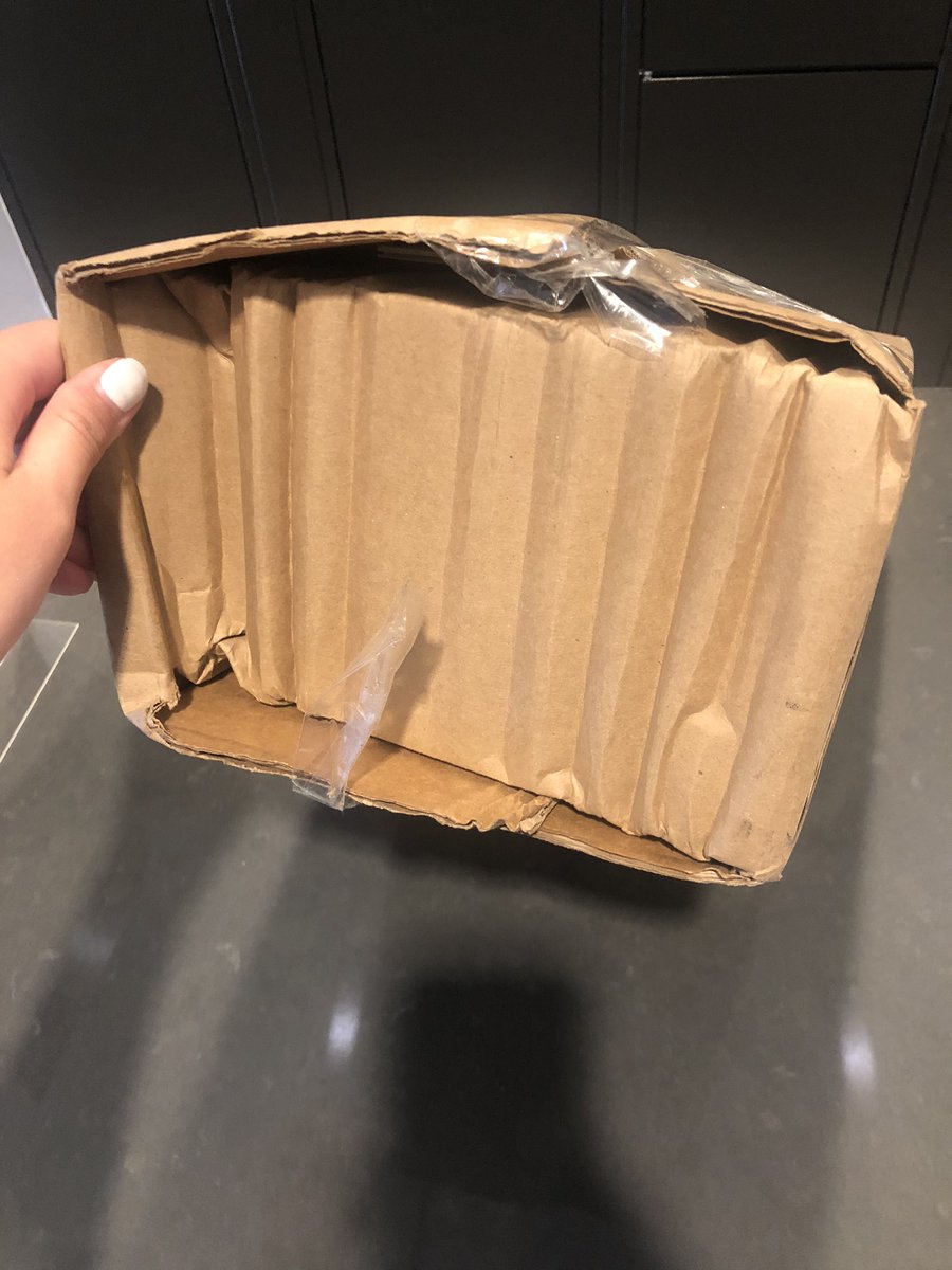 caseyjean__'s tweet photo. @DICKS Wow not the packaging job I was expecting. These poor shoes went through a lot apparently.🧐🧐 https://t.co/s3OUKhyYCA