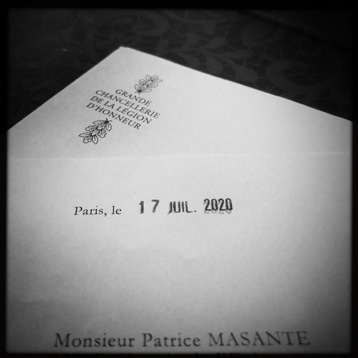 patxadv's tweet photo. Courrier du jour... #gclh #medaille #decoration #reconnaissance #grandechancelleriedelalegiondhonneur #grandechancellerie #chancellerie #courrierdujour #lettre #courrier #correspondance #chancelier #chevalier #ordre #chevalierdelordre #noiretblanc #nb https://t.co/E8x9eaGF7A