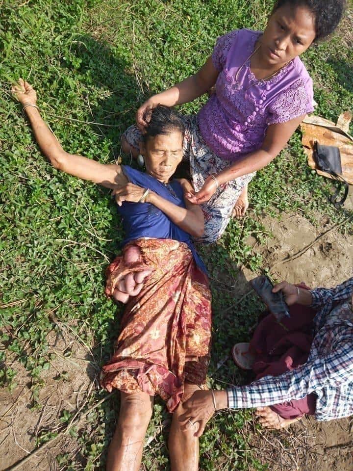 ChitthuSky's tweet photo. This Photos of a 70-year-old man being shot dead by the Burmese Army, which was encamped on the mountain, at around 9:30 am on May 30.The Burmese Army (also known as the Burmese Army) fired 10 Burmese refugees (firearms) into the village of Aukmiletwa as they were fleeing the https://t.co/2D03NTFkWg