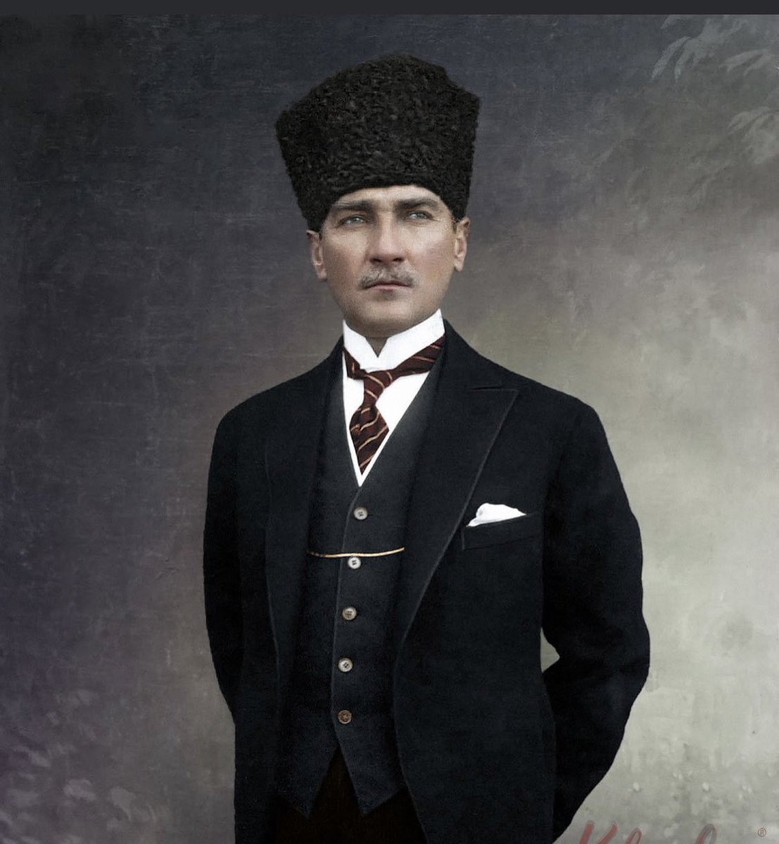 afsinunverdi's tweet photo. Üç kuruşluk çıkarları için tarihi, bilimi hiçe sayanlar, kendi ceplerine de birşeyler girecekse aziz vatanın toprağını bile satanlar, menfaatle kalkıp para ile yatanlar, sana lanet okuyabilirler paşam. Ama sen  bizim kalbimizin en temiz yerinde kıyamete kadar saklı kalacaksın. https://t.co/tMGlWbsrgE