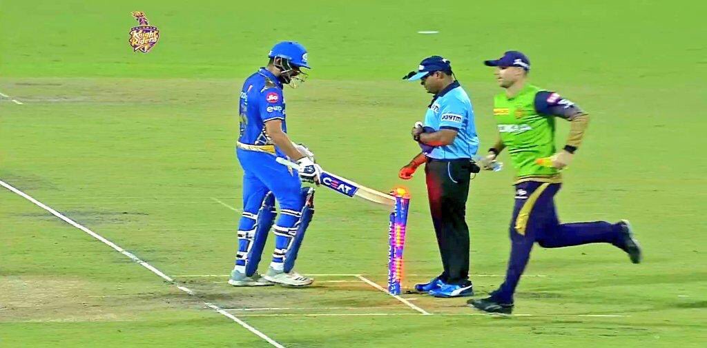 VanakamThala's tweet photo. Not hitman.He is a #worstman 😜
#Master #Csk 🔥🔥 https://t.co/Pcnaf23p5T