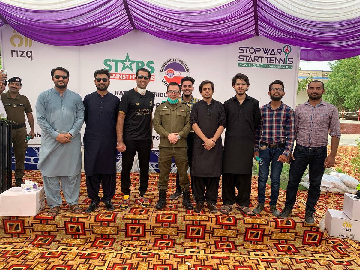 rizqorg's tweet photo. Alhamdulillah!
Glimpse of todays ration distribution in Lodhran City as part of our #StarsAgainstHunger movement.

200 rations distributed in collaboration with Lodhran Police to help the families affected by the COVID-19 pandemic.

#HungerFreePakistan #Rizq #StarsAgainstHunger https://t.co/iAY1nqjkVZ