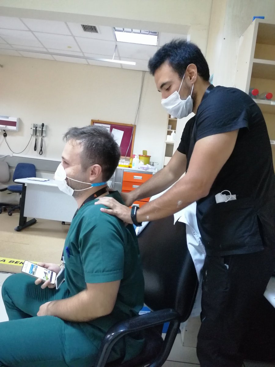 ACİL nasıl diye soranlara : aynn femoral ng sonda sütur fln işte yapıosun hepsini tabi, offf çok yoğunuz yemek bile yiyemedik 300 hasta baktık, ayaklarımı hissetmiorum şu an  ://
Reelde :