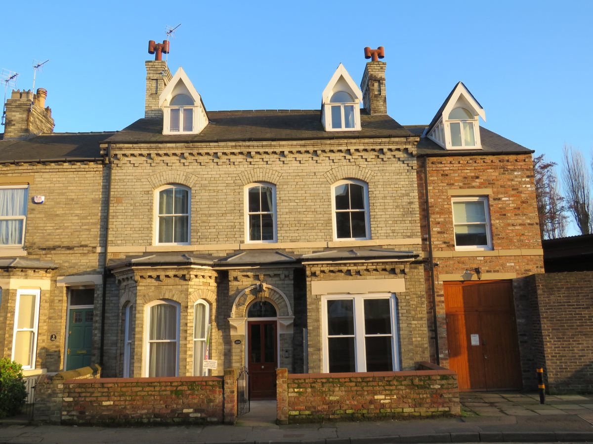 lettersyork's tweet photo. Fancy a smart 1 to 2-bed ground floor apartment with its own rear patio a short walk from York's city walls? Take a look at this gem (Ref 224): https://t.co/nGkrNO8joe #York #tolet #1bed #2bed #outdoorspace https://t.co/OwWRG8ZQXi