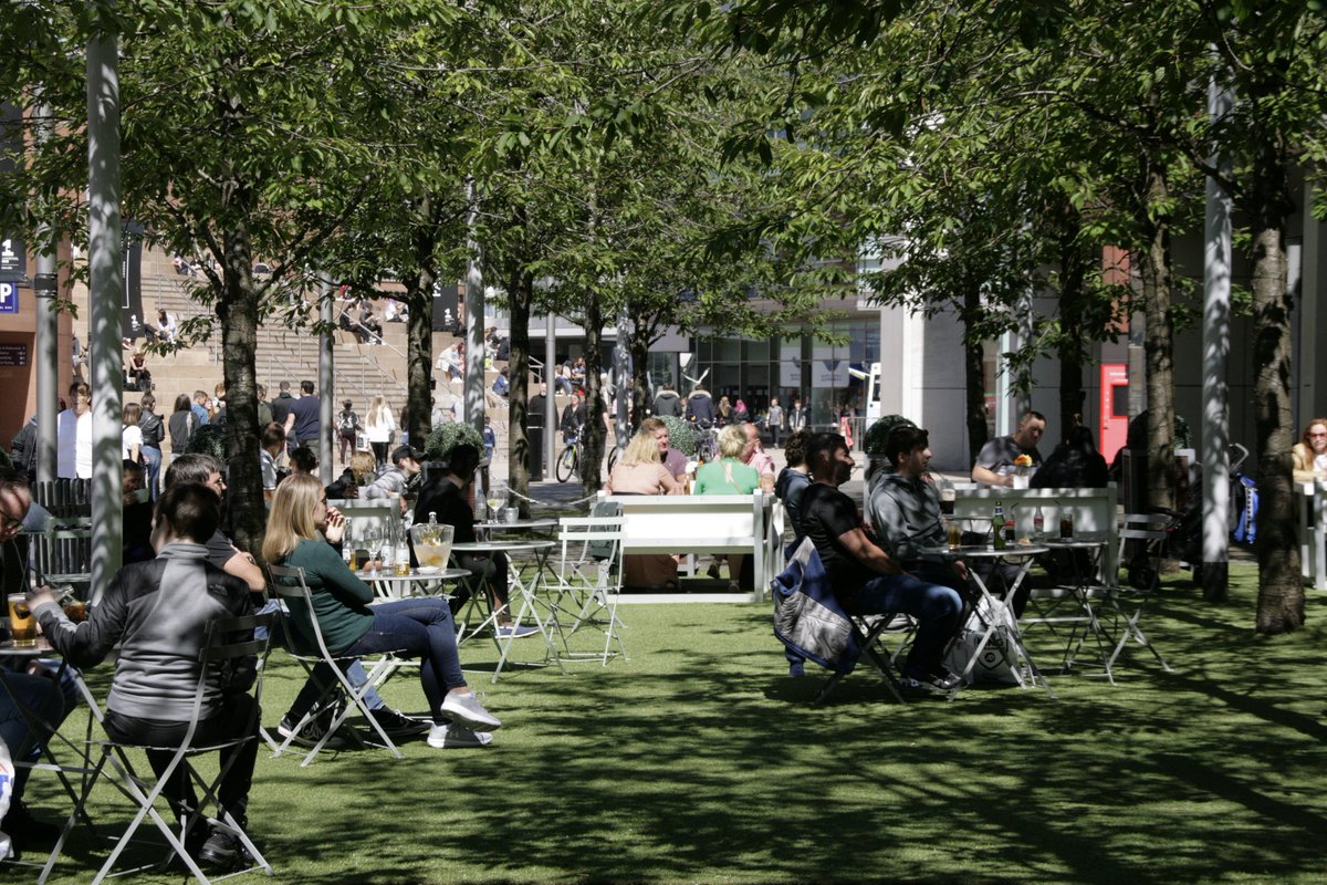 DaveThePapLpool's tweet photo. Al fresco in Liverpool shoppers and visitors enjoy the warm weather. @VisitLiverpool @DIBLiv  @ExploreLpool  @LPLHospitality @hiltonliverpool  @liverpoolweath  @investliverpool @ACTLiverpool #visitliverpool  #stayliverpool #summertime  #alfresco  #hiltonhotels #foodanddrink https://t.co/Fz7zC057b3