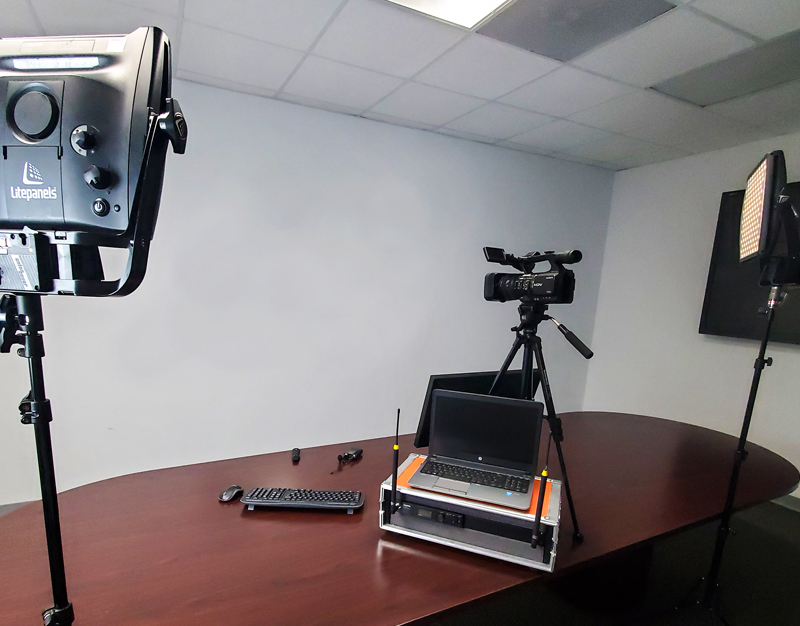 SmartSource's tweet image. Compatible with all web conferencing platforms, our web presentation kits include lights, cameras, and mics to help you look and sound your best while meeting or presenting virtually. Contact us today to see what kit works best for you. #conferencing #webinars #remotestreaming