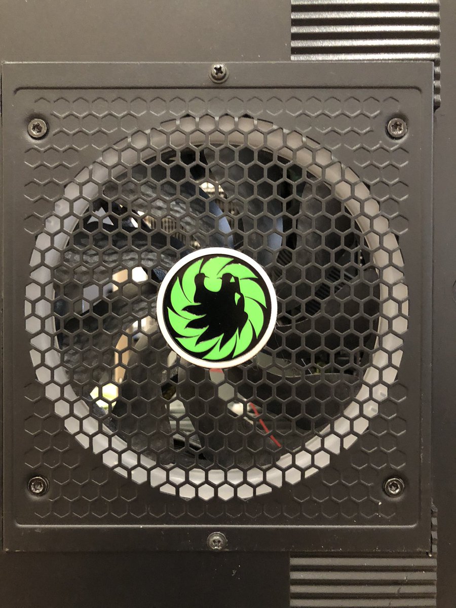 WowihaY's tweet image. #CustomMod розібрав блок живлення. Зняв з нього rgb панельку, також зняв молдінг з відюхи, буду мостирити на передню панель. Кришку БЖ з кулєром примостирив на праву панель. Вийшло досить пристойно!