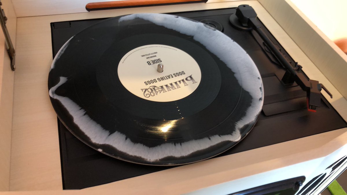 NTDennis's tweet photo. Yeah, got my limited (500 pcs worldwide) marble #DogsEatingDogs-Vinyl by @blink182. This EP helped me to get through a hard time in my life in 2012/2013. Thank you @markhoppus, @travisbarker and @tomdelonge. https://t.co/b5uAWnawRA
