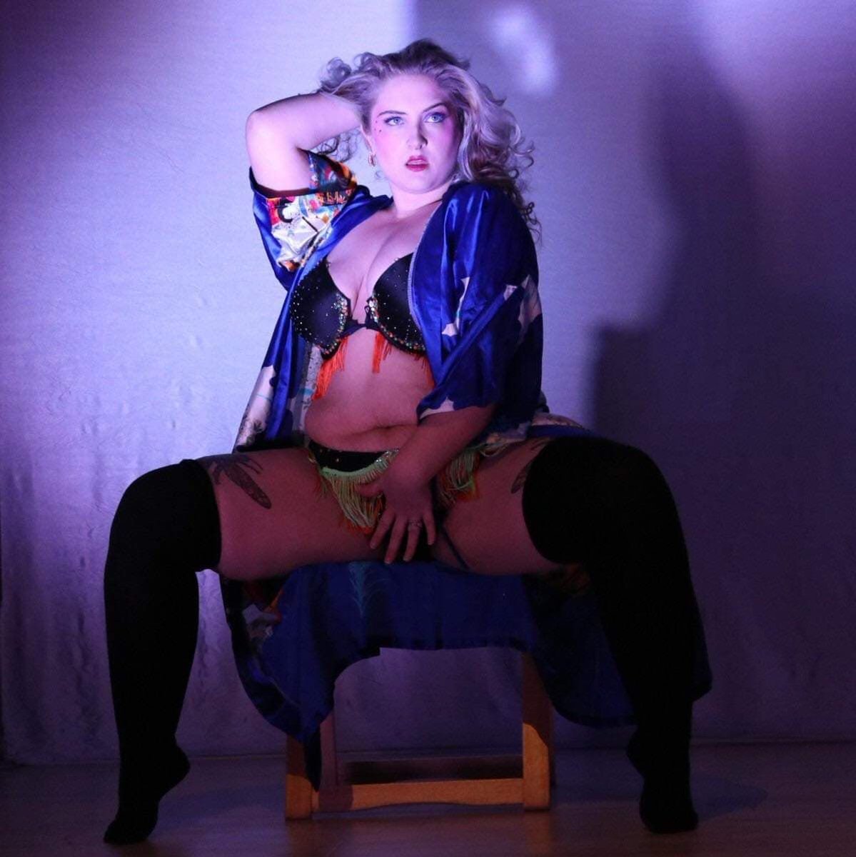CityWhiskey's tweet photo. Happy Friday, y'all! Some handsome sultriness from Matchstick Merryweather is just what the doctor ordered! Stay safe, everyone! 😘 💋

PC: Lauren Rowe

#wcb #whiskeyburlesque #burlesque #chairdance #smoulder #thighhighstockings #wearamask #washyodamnhands #matchstickmerryweather https://t.co/avqWJHfyW5