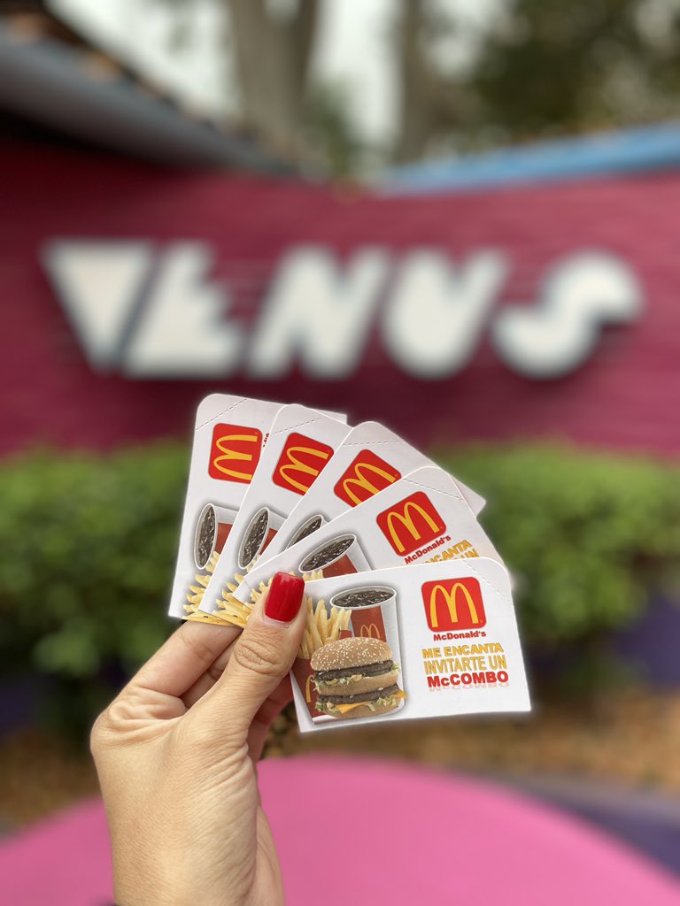 venusmedia's tweet photo. Por el día de la amistad te regalamos 5 combos de @mcdonalds_py 🍔🍟❤️ para que disfrutes con tus amigos
.
Para participar tenes que: 
- Dar RT 🔁 
- Mencionar a tus amig@s

El ganador será anunciado el día 30/07 en el programa La tarde de Venus 💜 https://t.co/4V4yx118Nu