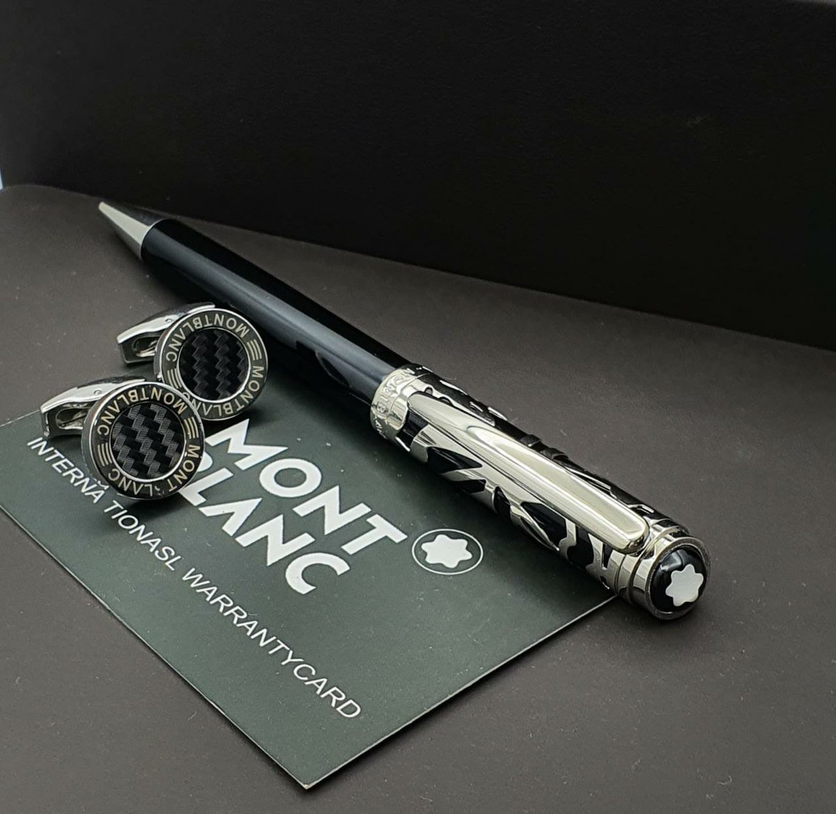 #مكه_الان
طقم مونت بلان رجالي 
مع ملحقاتها ب280ريال فقط
شحن فوري للرياض40ريال
توصيل لجميع المناطق: