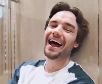 annnnn_ni's tweet photo. i will personally come to your house and punch the fuck out of you if you make my boy liam unhappy😌

LIAM IS HAPPY https://t.co/5dcPNHe4Wz
