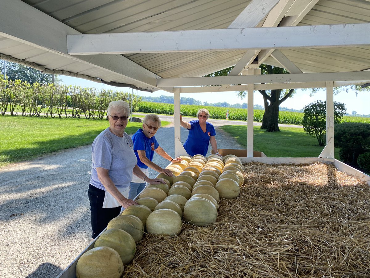 michael_kelly00's tweet photo. Melons picked, signs up, stand loaded! Let the festivities begin! #melonseason #mitchellmelons https://t.co/ae11ShK3NA