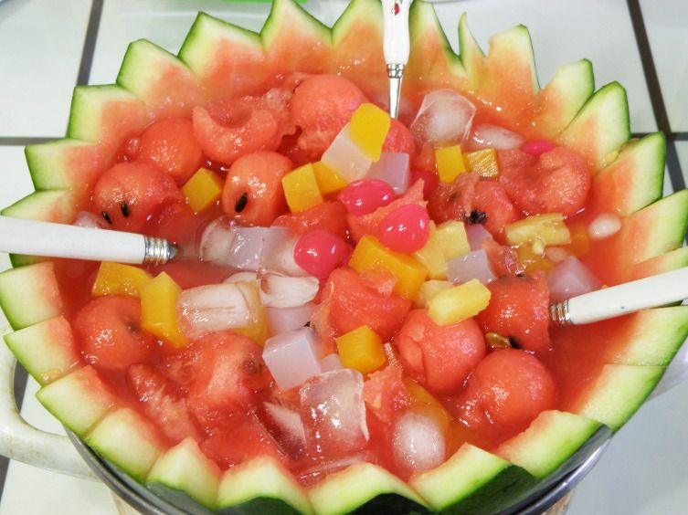 StudyWithMX's tweet photo. 🍉 WORD OF THE DAY 🍉

Watermelon Punch: 수박화채 (subak-hwachae)

Word Breakdown: 
수박 (subak) = watermelon 🍉
화채 (hwachae) = punch 🍹

수박화채 is a refreshing summer drink/dessert popular in Korea!
Often contains watermelon, fruit &amp; a carbonated drink or flavored milk base! https://t.co/wf6YPKhupT