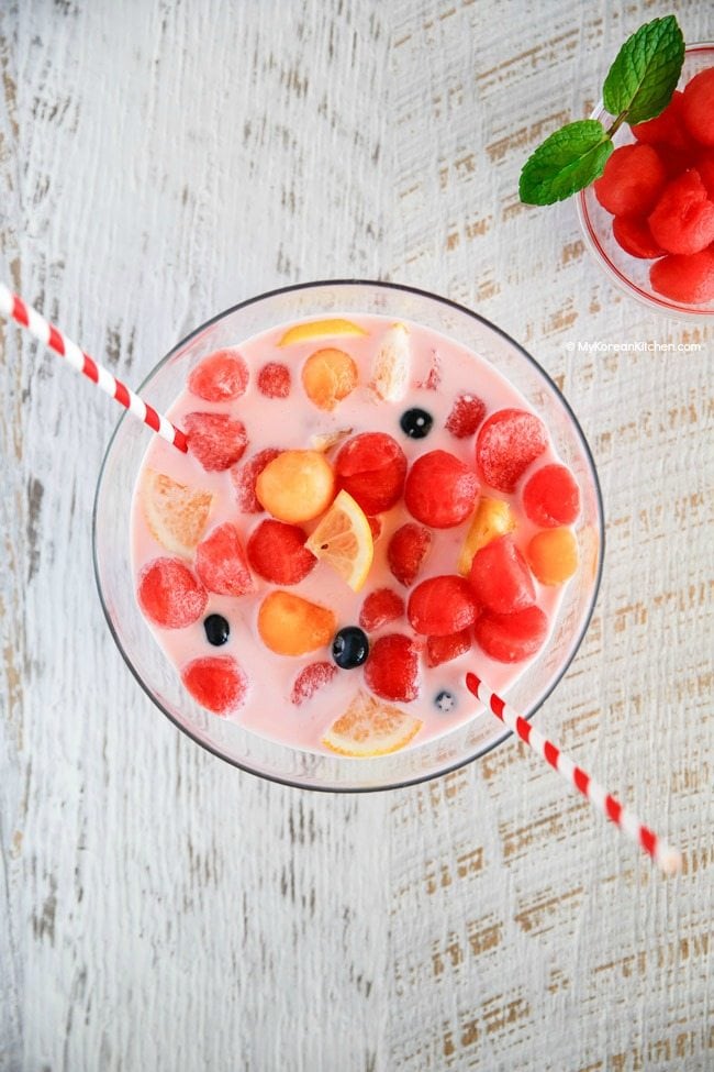 StudyWithMX's tweet photo. 🍉 WORD OF THE DAY 🍉

Watermelon Punch: 수박화채 (subak-hwachae)

Word Breakdown: 
수박 (subak) = watermelon 🍉
화채 (hwachae) = punch 🍹

수박화채 is a refreshing summer drink/dessert popular in Korea!
Often contains watermelon, fruit &amp; a carbonated drink or flavored milk base! https://t.co/wf6YPKhupT