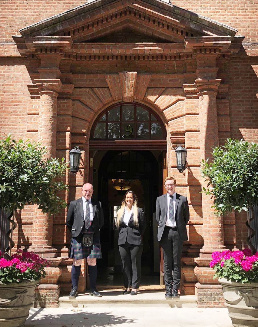 The doors finally opened for members of the club on Monday with much excitement!  Enquiries are being taken for September for #events of up to 30 and from 1st October, larger groups.  Have a wonderful weekend!

#London #meetings #events #privatedining #eventprofs #BBQ #terrace