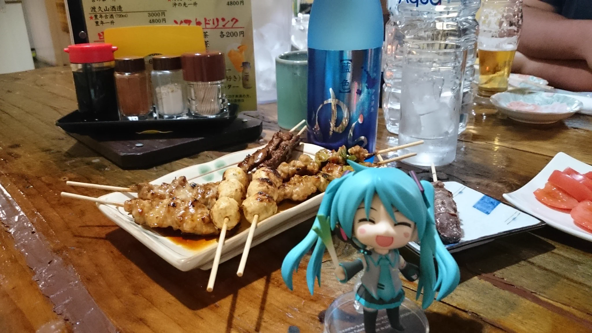 @NishikazeYuki @suzusan39 確かに、ボッチだと不安だけど、
諭吉二人くらい連れてたなら、
とりあえず入るなぁ😅
ＦＦ外から失礼しました。 