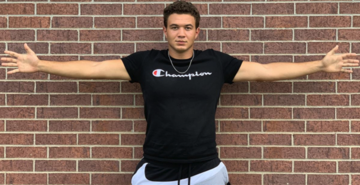 ArkansasOn247's tweet photo. Greenland (Ark.) defensive end JJ Hollingsworth has committed to Arkansas. Hollingsworth is the first Razorback commitment in the Class of 2022 #wps #arkansas #razorbacks (FREE): https://t.co/wYt3JDIAws https://t.co/2hhjATxDEz
