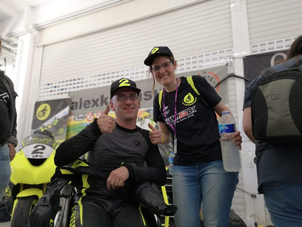 pelut66's tweet photo. Que si, que lo de Márquez es de otro planeta, pero no muy lejos hay otro planeta dónde vive un buen amigo. Espero que éste finde disfrutes mucho @alexkawasubi en @circuitomisano. Sigue demostrando que se puede correr con fuerza. #FF para tí y @pilotoscapacit #IBHR #fullthrottle https://t.co/9k61ZQYggO