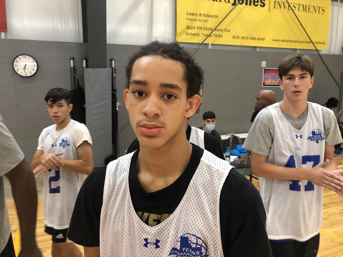 Ani_Umana's tweet photo. Court 3 consists of some talented guards. ‘22 Trey Blackmore has been unleashing handle & creating space. ‘23 KJ Lewis has scored in an array of ways. ‘23 Kaden Gumbs has gotten to wherever he wants to on the floor #SessionII https://t.co/JHCv02eeb2
