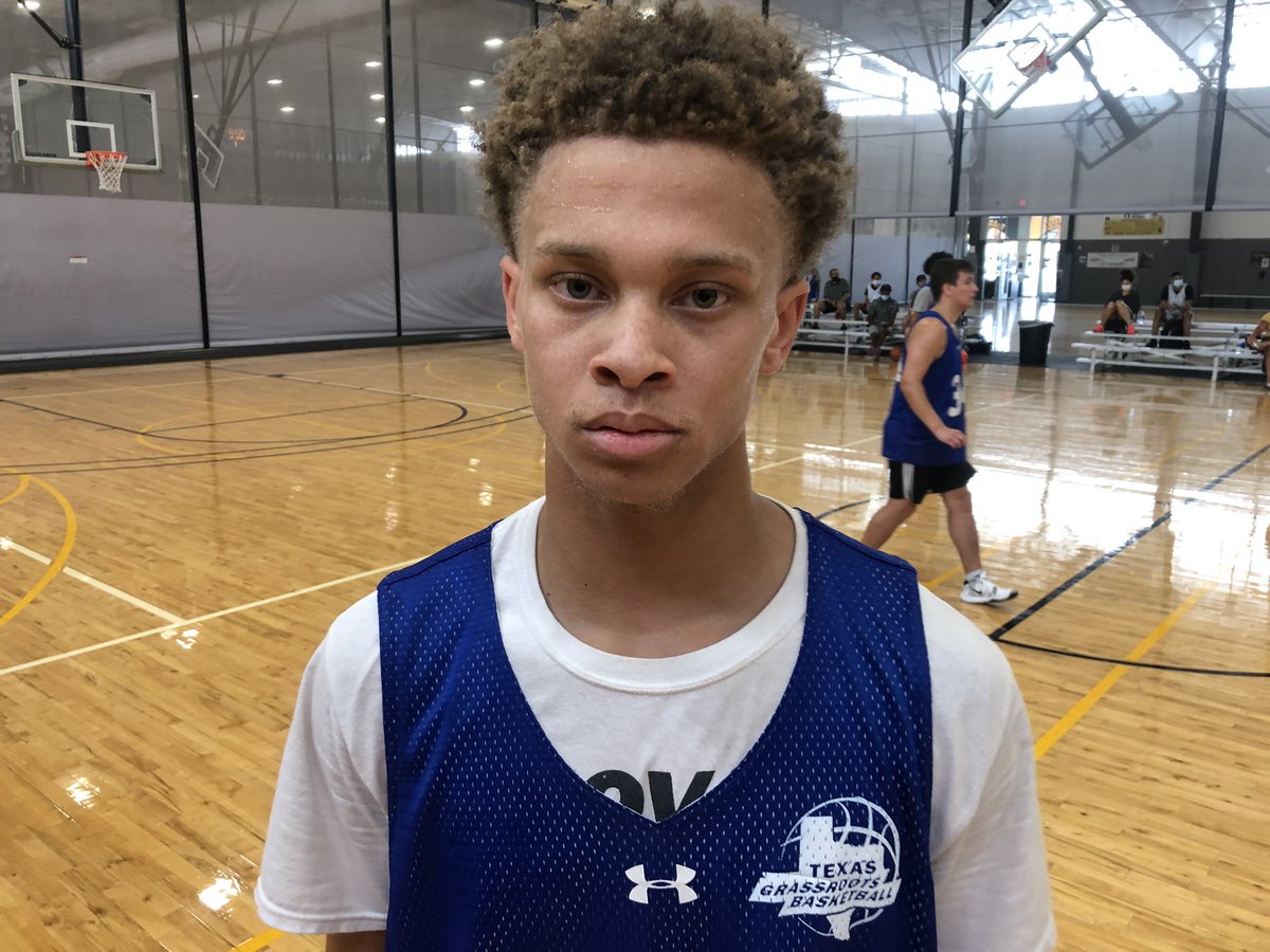 Ani_Umana's tweet photo. Court 3 consists of some talented guards. ‘22 Trey Blackmore has been unleashing handle & creating space. ‘23 KJ Lewis has scored in an array of ways. ‘23 Kaden Gumbs has gotten to wherever he wants to on the floor #SessionII https://t.co/JHCv02eeb2