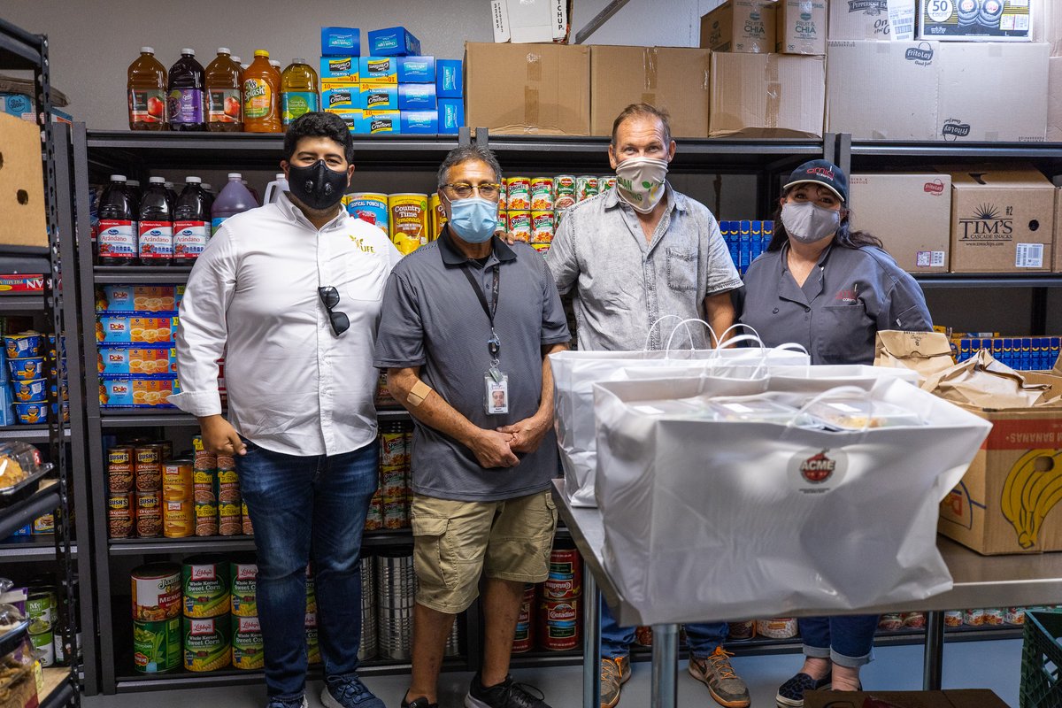 WeAreUFE's tweet photo. 🙏 @amicicatering for the delicious &amp; nutritious meals 🙏  @JustaCenter for for the opportunity last Friday to share one hundred meals with senior citizens experiencing homelessness. https://t.co/kPWRVfaGx5
