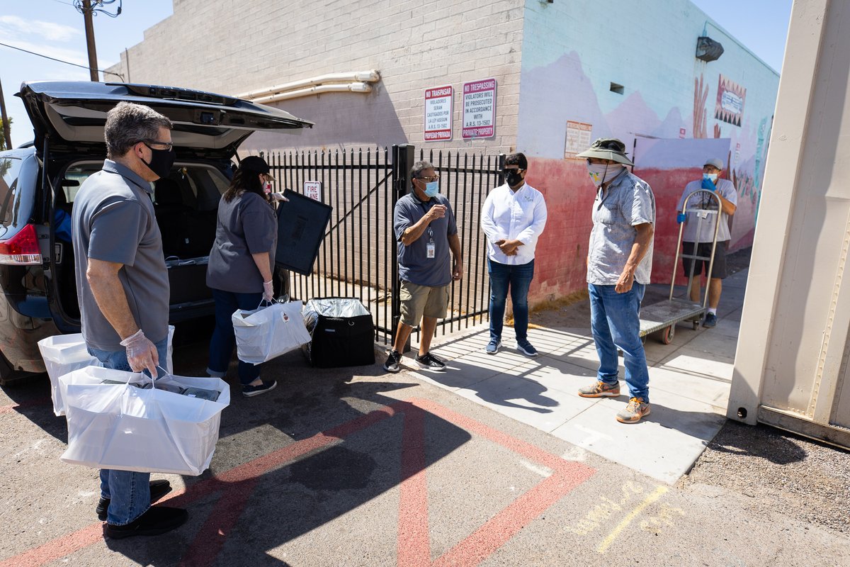 WeAreUFE's tweet photo. 🙏 @amicicatering for the delicious &amp; nutritious meals 🙏  @JustaCenter for for the opportunity last Friday to share one hundred meals with senior citizens experiencing homelessness. https://t.co/kPWRVfaGx5
