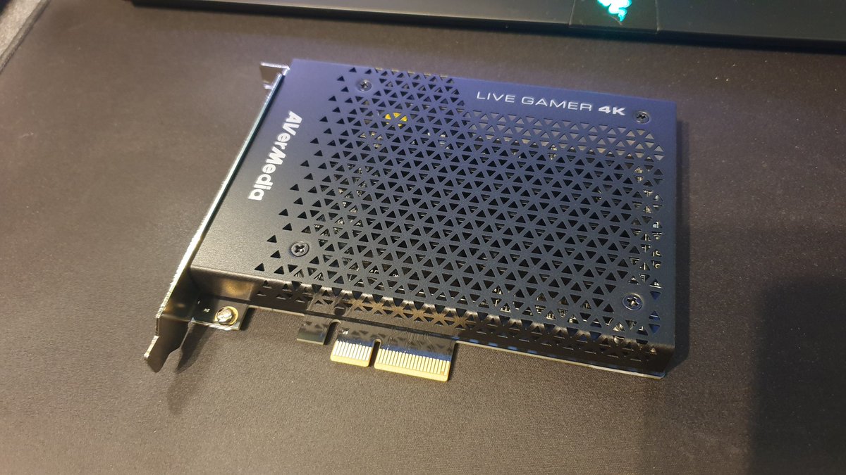 Greendaft13's tweet photo. Le monstre viens d'arriver chez moi 😈💚
On test le monstre si tout va bien lundi 😎

#Streaming #StreamFr #Twitch #TwitchFr #Avermedia #4KReady https://t.co/wofDiRfI5c