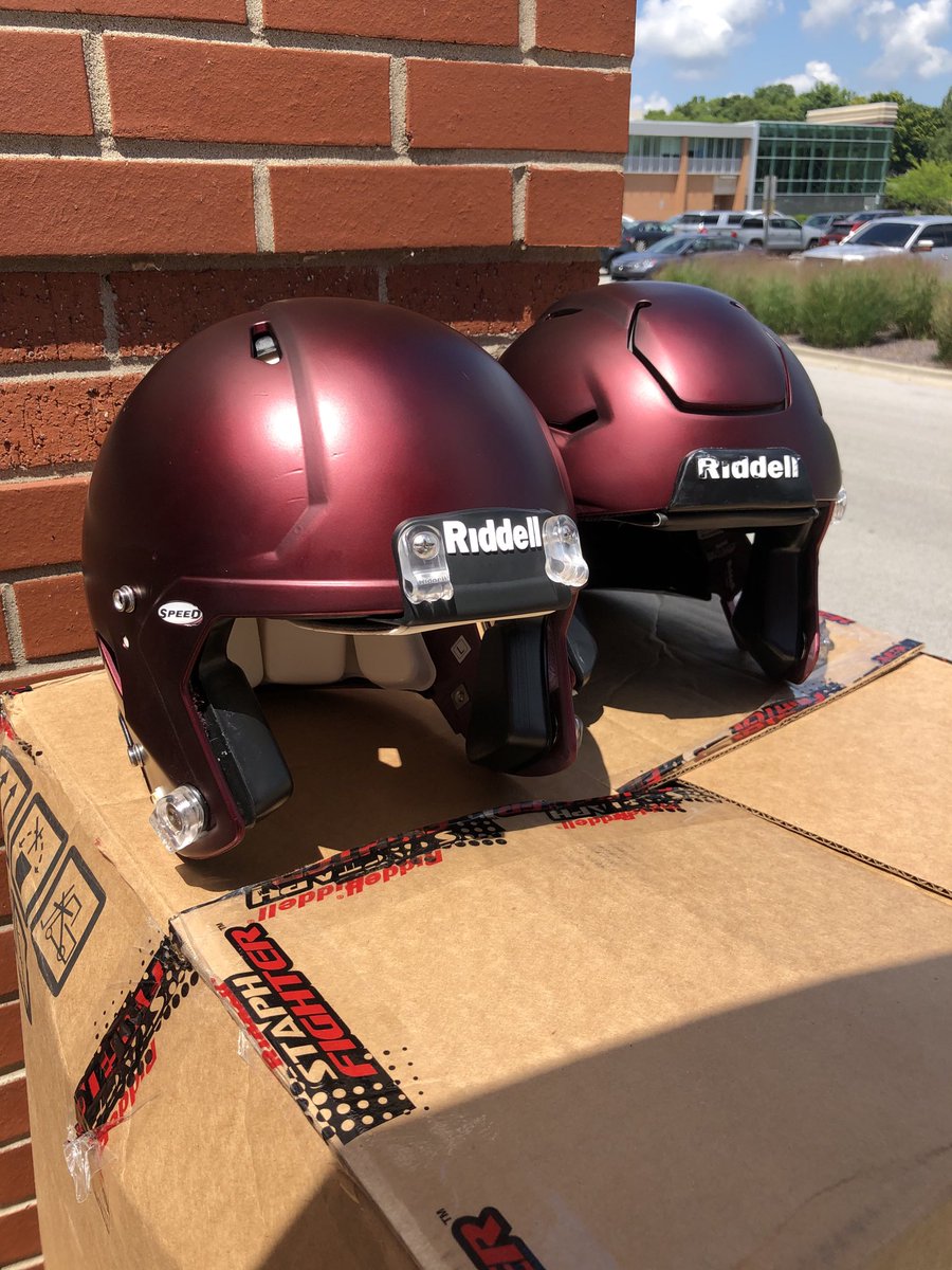 Maroon ⁦@SIU_Football⁩ helmets have returned from reconditioning! #unleashthedawg