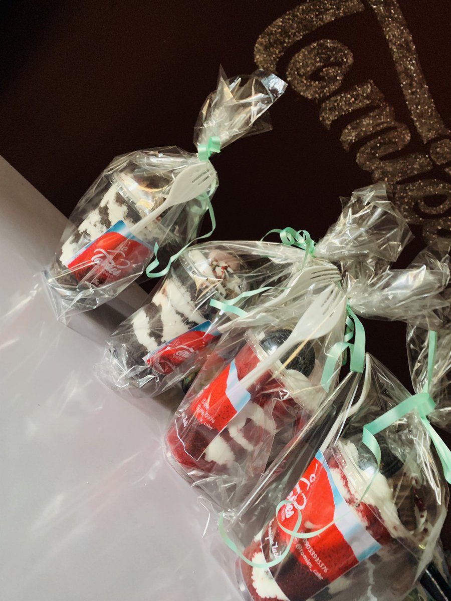 CakeTomies's tweet photo. Cake parfaits are available 🌹🌹🌹❤️❤️#tomiescake #woodberry #privateschools #BBNaijia https://t.co/rqFUD2aieO