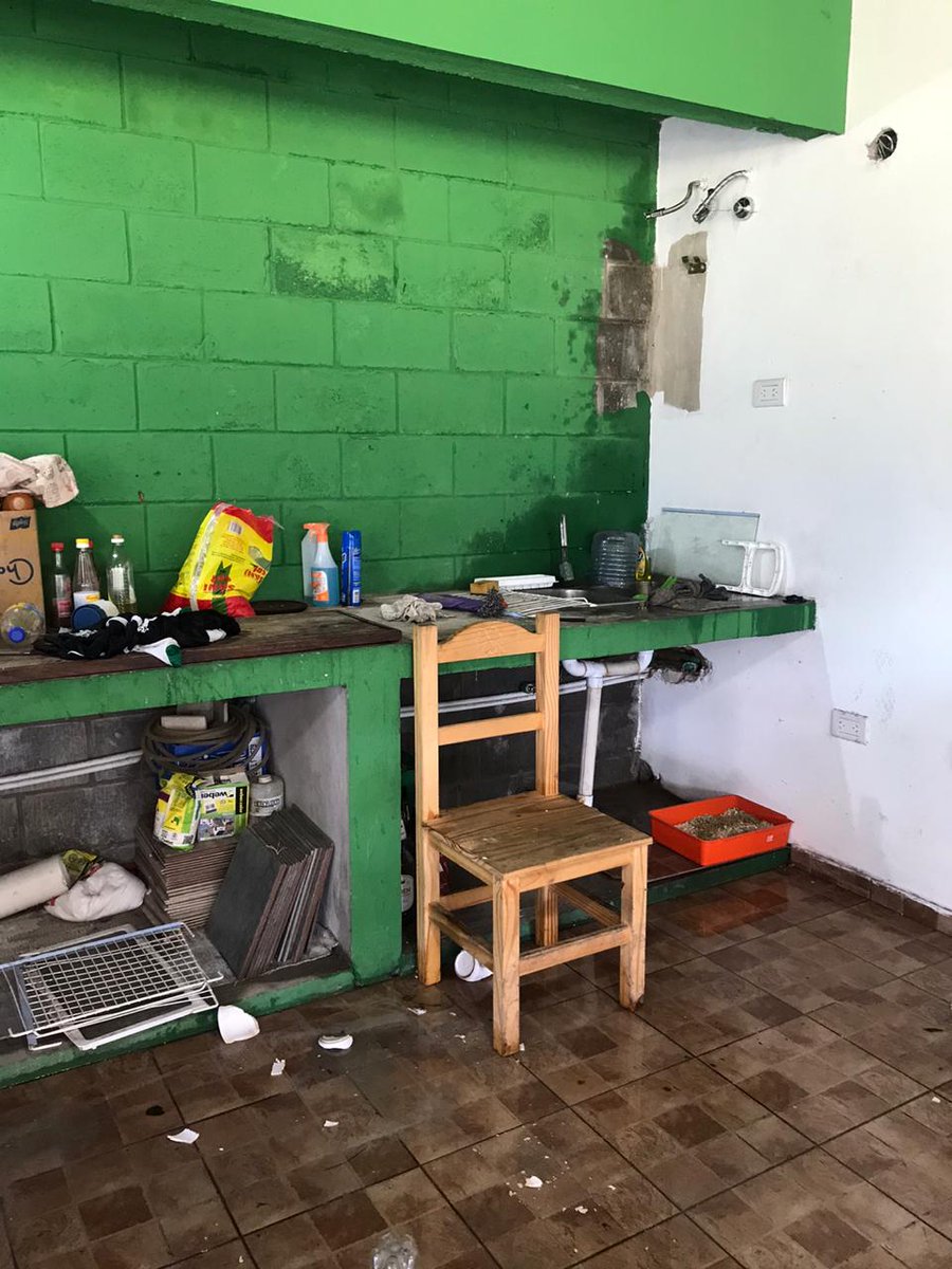 pasealaliga's tweet photo. #LigaA 

Increíble: volvieron a robar en #CRISFA. Se llevaron termotanque, aire, pelotas nuevas, cafetera, cerámicos, tablas y ropa. La situación de los clubes preocupa y se exigen medidas de seguridad inmediatas.

@crisfaoficial https://t.co/vcbkpNTOYy