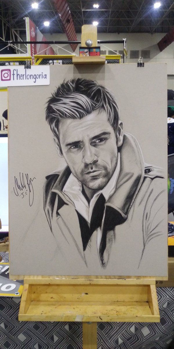 nancy_elizza's tweet photo. Denle me ♥️ Dibujo realizado en vivo con la tecnica Carboncillo en el evento de la La Conve @LaConveMTY en Cintermex. Mty. Mx.#MattRyan #jhonconstantine #nbcconstantine #drawings #art #constantineseries #hellblazer #nbcseries #charcoal #charcoalart https://t.co/rHtzbAUQWF