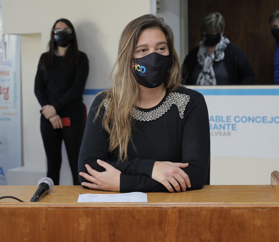 AlejandraTorti's tweet photo. ▶️Desde el Bloque, propusimos un convenio para extremar controles sanitarios en los ingresos a Gral. Alvear.
Me reuní con el Intendente, Walther Marcolini, para gestionar en forma conjunta con el #ISCAMEN, cuyo Presidente es, Alejandro Molero, e invitar a participar también... https://t.co/kbVAqBJcYJ