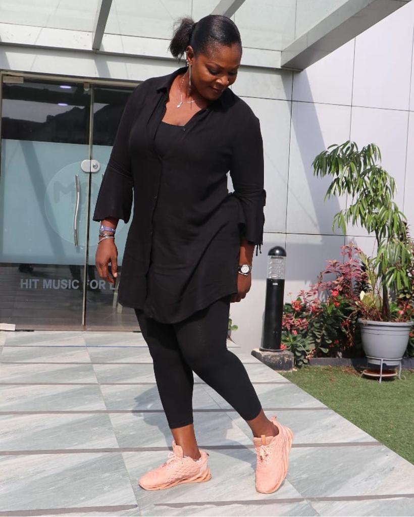 MarkOtabor's tweet photo. My Mother in the Broadcasting business,the last time we spoke you told me you would be fine, if only I knew you were only trying to console me, ladies &amp; gentlemen, she has gone to rest with the Father, she was Godly, kind, soft spoken &amp; full of wisdom, iya jogbo has gone to REST. https://t.co/VVYF38cXrG